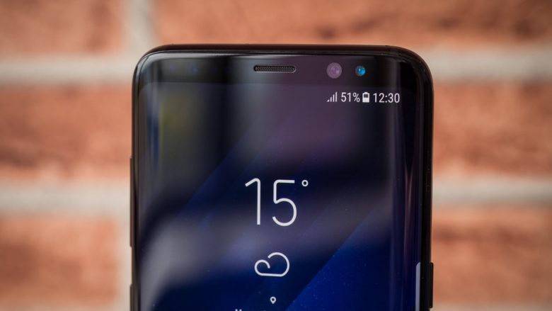 The first real picture of the Galaxy S10 appears