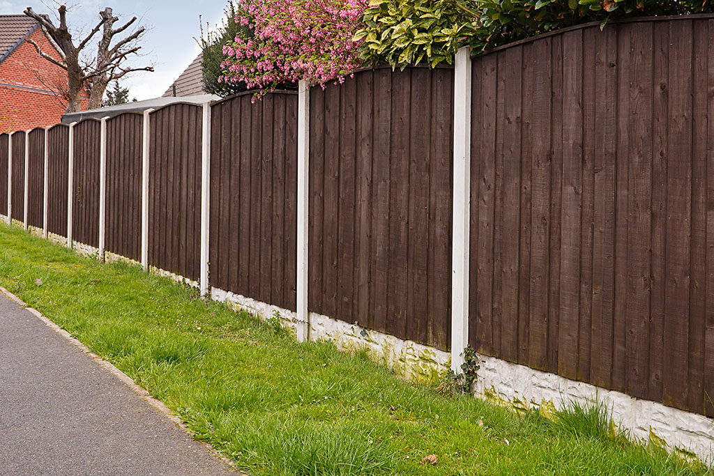 Choosing fence posts for your garden fencing