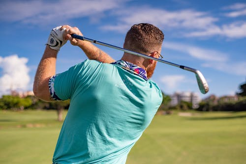 A Simple Guide to Beginner Golfers to Learn How to Improve Their Game,