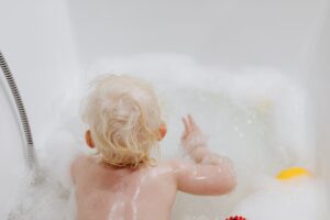 How To Safely Bathe Infants and Toddlers in a Bathtub
